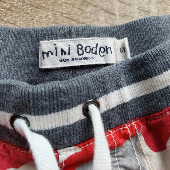 2011 ln/euc red camo board shorts size 6 - Picture 4 of 13